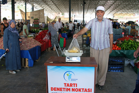 Manavın terazisine karşı her pazara tartı aleti