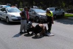 Paranın peşinden yol fırladı, otomobil çarptı