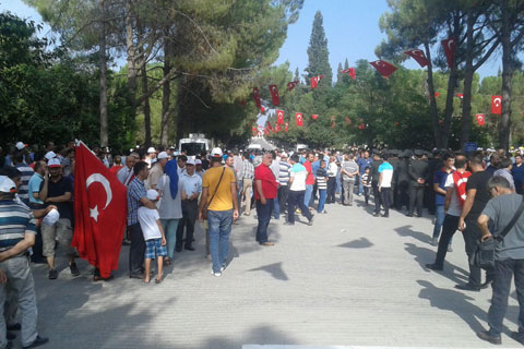Asri Mezarlık’ta polis sıkı güvenlik önlemi aldı