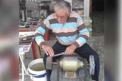 Bıçaklar kurbana hazırlanıyor