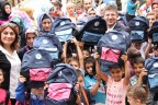 Öğrencilere okula başlama hediyesi çanta oldu