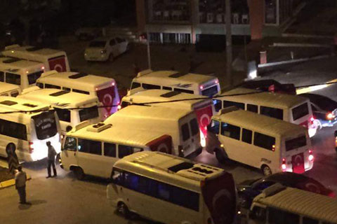Hat minibüsçüleri şehitler için turladı