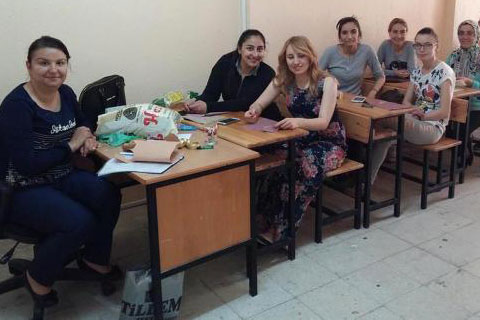 Üniversiteliler nikah şekeri yapıyor