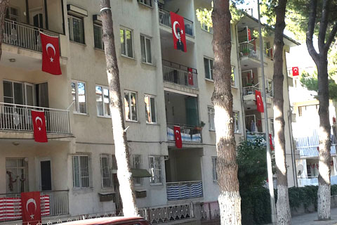 Sarayköy Belediyesi’nden 10 bin bayrak