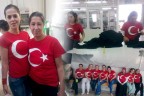 Ay-yıldızlı tişörtlerle çalıştılar