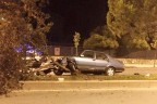 Çamlık’ta kontrolden çıkan araç refüje çarptı