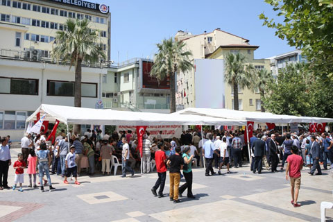 Önce çocuklar ile bayramlaşacaklar