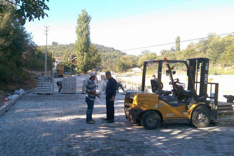 Acıpayam’ın yolları parkeleniyor