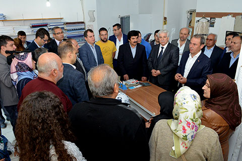 AK Partili Tin esnafla buluştu
