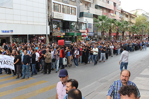 Katliamı protesto ettiler