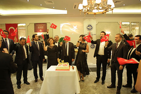 Genç işadamları cumhuriyeti kutladı