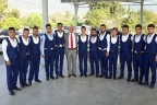 YER SOFRASINDA AYNI TABAĞA KAŞIK SALLADILAR