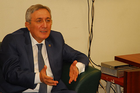 Ayhan: Türkiye Avrupa’nın tamponu haline geldi
