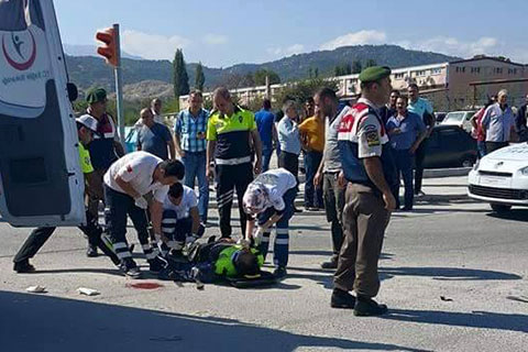 Kazaya giden polis kazazede oldu
