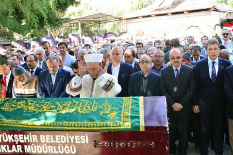 Rektör Bağcı’dan anneye son görev