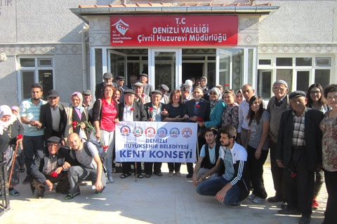 Yaşlılarla buluştular