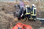 Otomobil şarampole yuvarlandı, anne ve kızı öldü