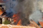 Başkarcı’da korkutan alevler: 5 ev yandı