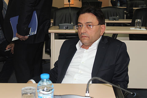 Devamsız üye bir saat daha istedi