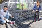 Veliler, okul duvarlarını boyadı