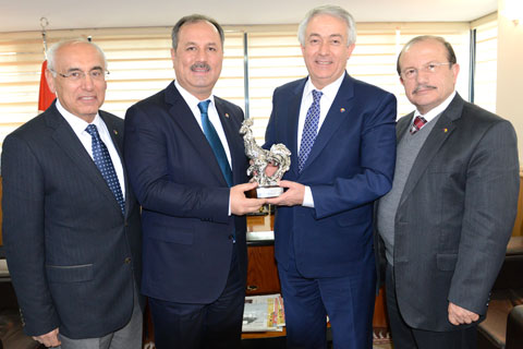 Özer: Krizler bizi etkilemiyor