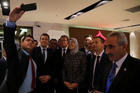 Bakanlıkta selfie pozu