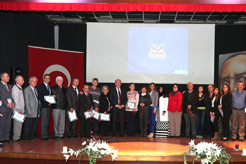 Yahya Kemal şiirlerle anıldı