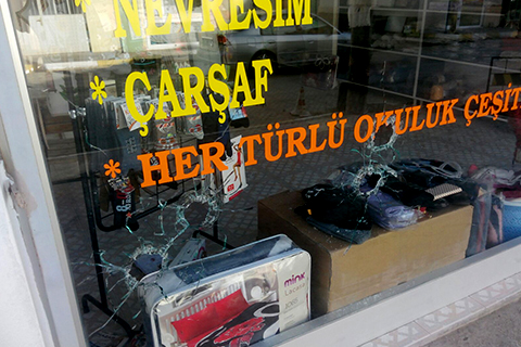 İşyerine kurşun yağdırdılar