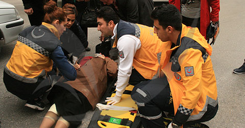 denizli-caybasi-trafik-kazasi-polis-ambulans-ic