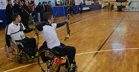 denizli-engelliler-gunu-osman-zolan-gurlesin-basketbol-maci-ic-6