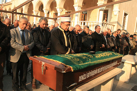Gazeteci Erol Kes babasını kaybetti