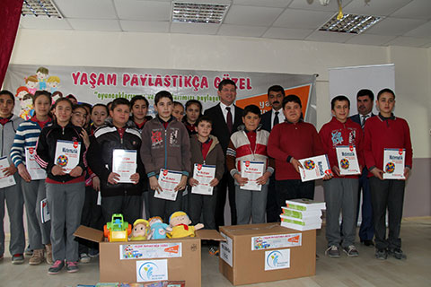 Belenköylü çocukları sevindirdiler