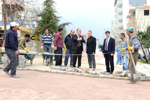 Pamukkale’de yollar parkeyle donatıldı