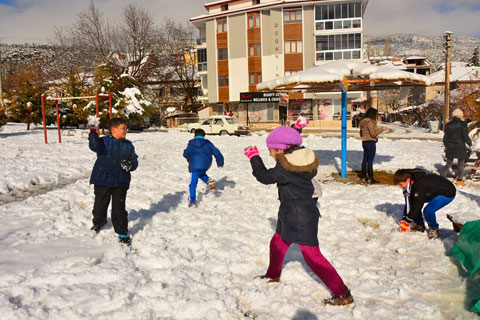 Çameli’de kar tatili çocuklara yaradı