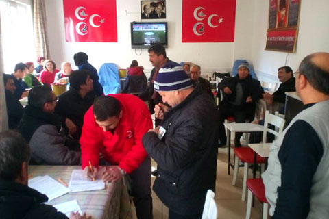 Buldan’da MHP’liler kan bağışladı