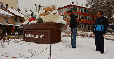 denizli-cameli-belediyesi-kuslari-unutmadi-ic