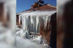 Çameli’de buz sarkıtları 1 metreyi geçti