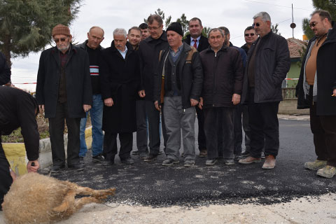 Muhtardan asfalta kurbanlı teşekkür