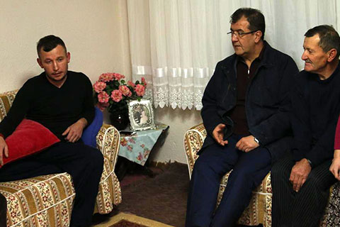 Teröristlerle girilen çatışmada yaralanan Koyuncu baba evinde