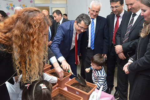 Miniklerden çevre mesajı