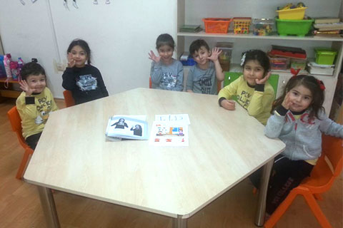 PEV’in minikleri işaret dili öğreniyor