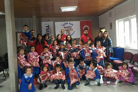 “Sadece Bir damla” diyerek çocukları sevindirdiler
