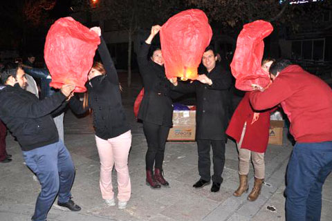 Dilek fenerleri yeni yıl için havalandı