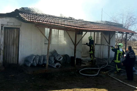 Baklan’da ev alevlere teslim oldu