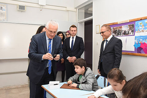 Eğitimde engelleri aşıyorlar
