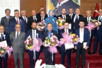 Vergi rekortmenlerine plaketle teşekkür