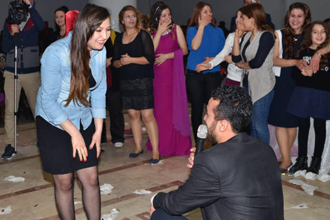 Nişan töreninde evlilik teklifi