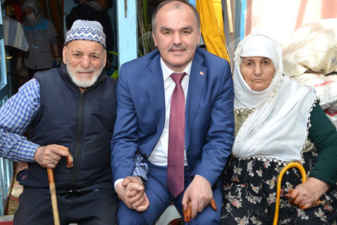 Gürlesin’den yaşlılara ziyaret