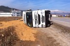 TIR şarampole yuvarlandı