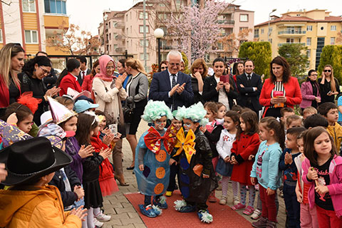 Minikler eserlerini sergiledi